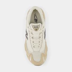 1000 Grade School Running Shoes (Beige/White)
