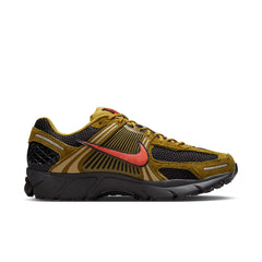 Nike Zoom Vomero 5 PRM (Olive Flax/Piante Red/Black)