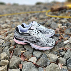 SAUCONY PROGRID OMNI 9 SILVER PINK