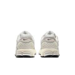 Nike Zoom Vomero 5 (PLATINUM TINT/PHOTON DUST-CASHMERE)