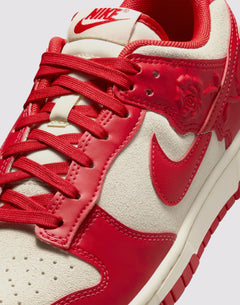 Nike Dunk Low "Roses"