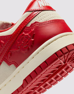 Nike Dunk Low "Roses"