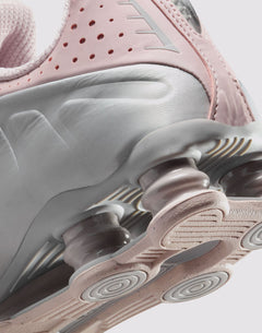 Nike Shox R4 "Barely Rose/Mtlc Platinum"