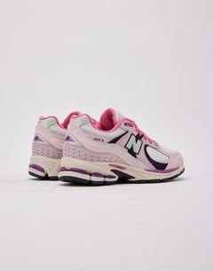 New Balance 2002R