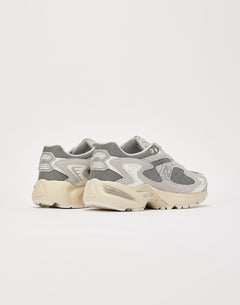 New Balance 725V1