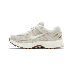Wmns Nike Zoom Vomero 5 Orewood Brown Sail White Silver Gum FZ3780-101 Sneaker