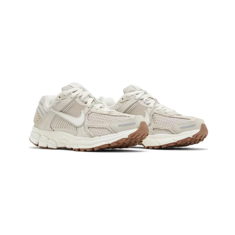 Wmns Nike Zoom Vomero 5 Orewood Brown Sail White Silver Gum FZ3780-101 Sneaker