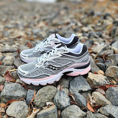 SAUCONY PROGRID OMNI 9 SILVER PINK