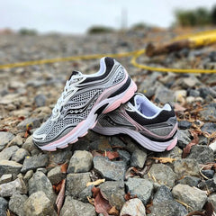 SAUCONY PROGRID OMNI 9 SILVER PINK