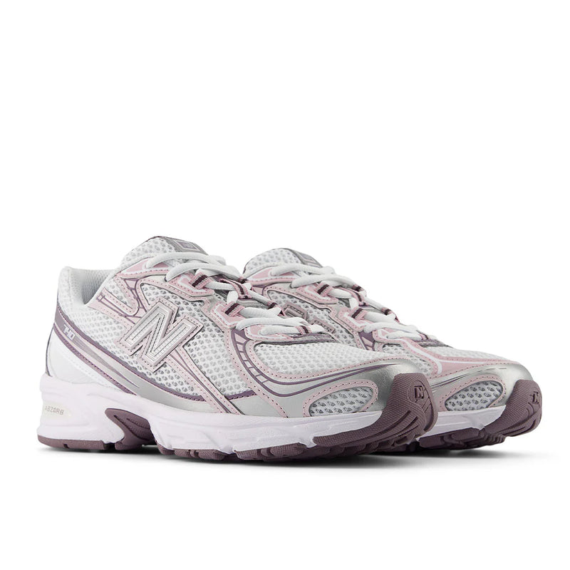 New Balance 740 