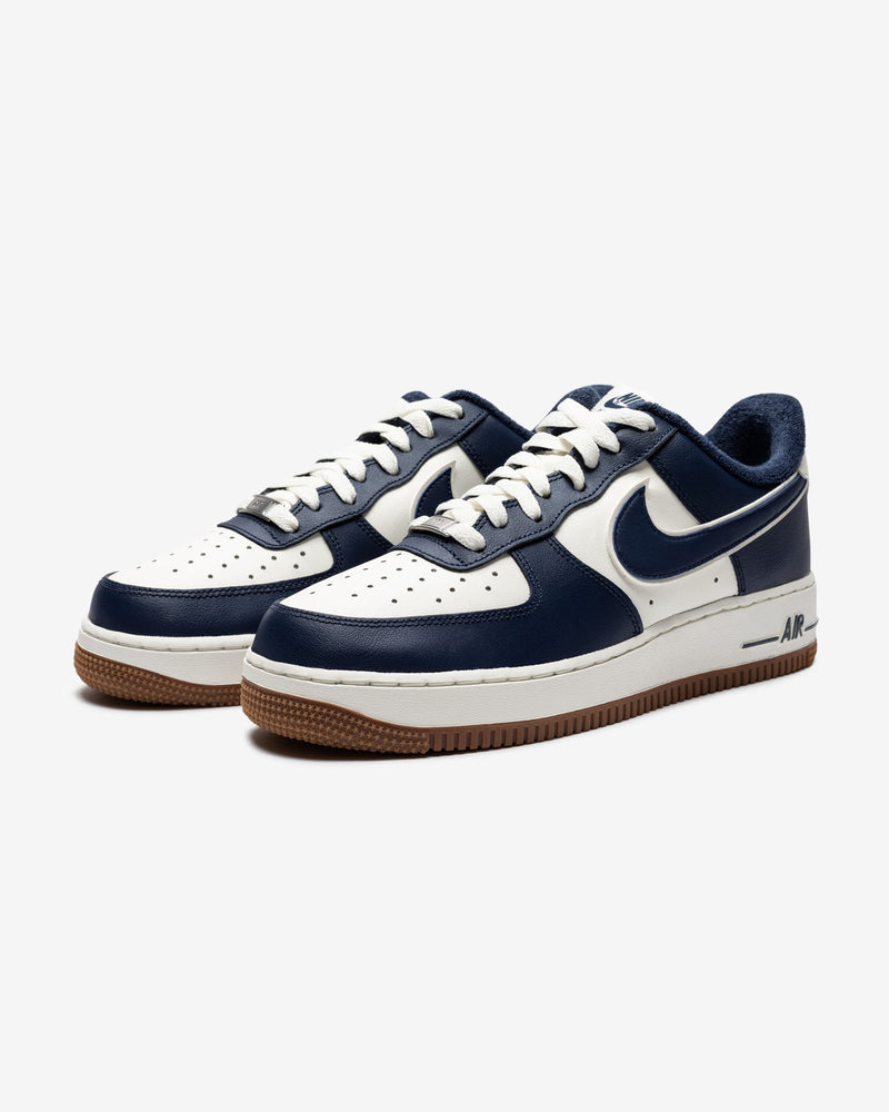 NIKE AIR FORCE 1 '07 LV8 - SAIL/ MIDNIGHTNAVY/ GUMBROWN