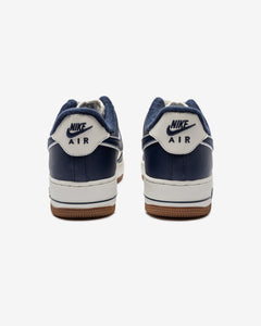 NIKE AIR FORCE 1 '07 LV8 - SAIL/ MIDNIGHTNAVY/ GUMBROWN